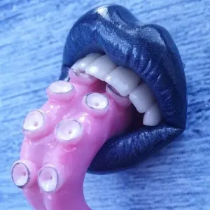 female lips octopus