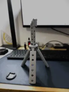 Phone tripod with lock mechanism