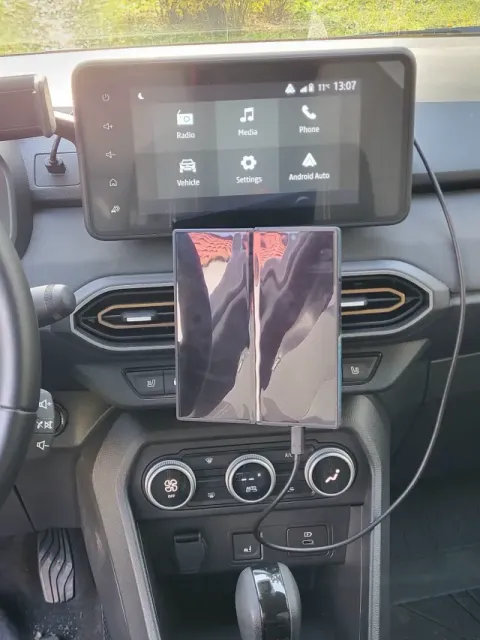 Dacia Jogger 17 mm Ball Mount / Phone Holder — Image 3 of 7