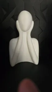 Nachdenkliche Figur – Moderne minimalistische Deko