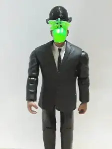 Bowler Hat and Apple (1:18 scale)