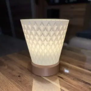 ICONIC LAMP
