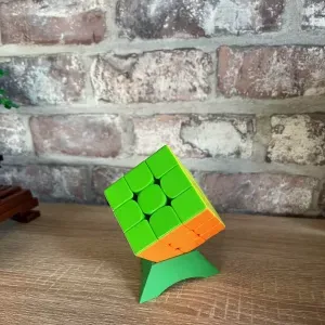 Rubick's cube stand