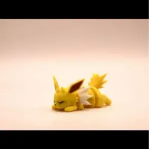 Милая шарнирная игрушка