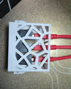 minimalistic box for mounting up to 3 keystone modules