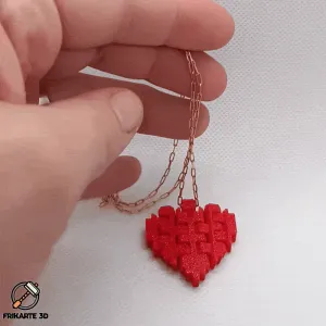 Articulated Pixel Heart Necklace – A Unique 3D-Printed Gift