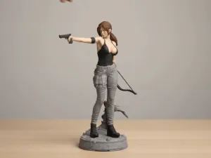 Lara Croft Adventurer Figure