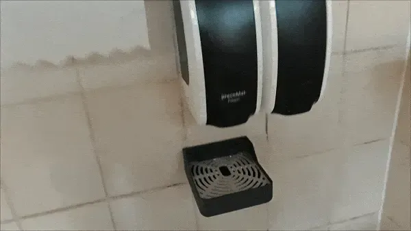 Soap dispenser drip tray / dish, no more stains on the floor