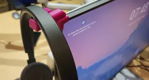 Headphone bracket for 15mm thick monitors