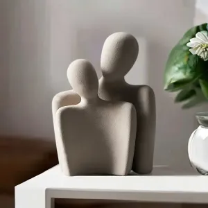 couple statue love valentines