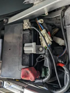 Battery fixing plate for Aprilia RSV / Tuono
