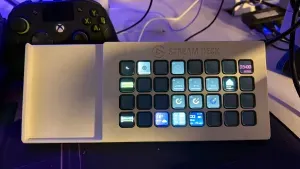 Stream Deck XL with built in Phonestand.