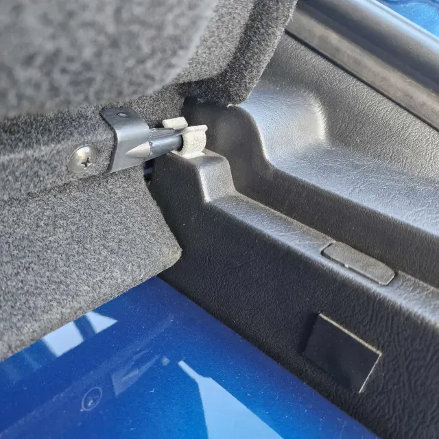 Hyundai Coupe, Tiburon, Tuscani Parcel Shelf Clip — Image 2 of 3