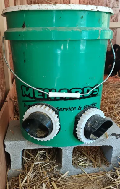 5 Gallon Bucket Chicken Feeder - Low Maintenance! — Фото 2 из 9