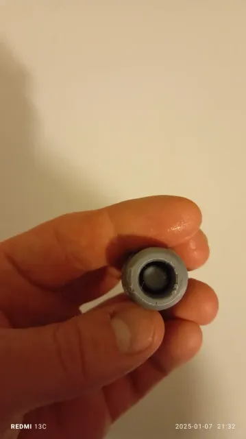 Oil bottle cap with lock — Image 3 of 7