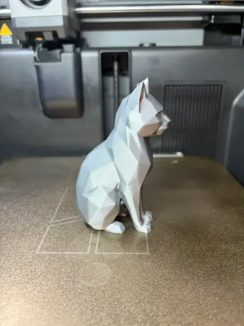 Cute Polygon Cat-Low Poly Sitting Cat Sculpture — Фото 3 из 4