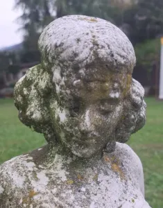 Statua Art Decò vintage, scannerizzata.