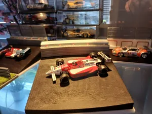 racecar diorama 1/43 of a banking corner