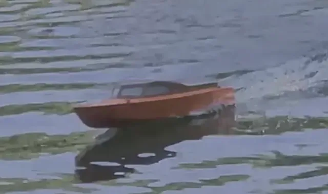 RC Boat Remora — Image 3 of 9