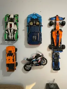 Wall mount for LEGO Technic Ford F-150 Raptor #1379