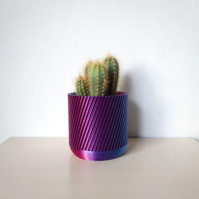 Spiral flower pot