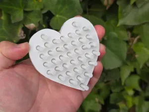Heart pin art toy
