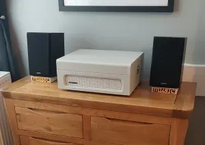 BOOKSHELF SPEAKER STANDS