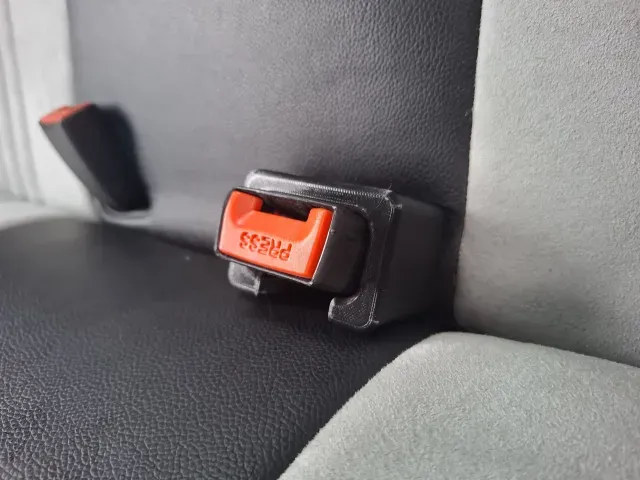 Universal seat belt buckle holder — Фото 2 из 7
