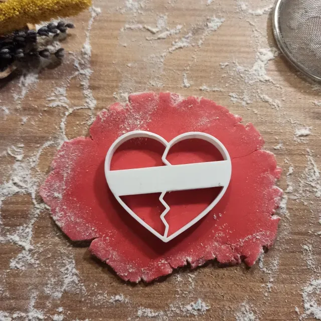 Finally Divorced Cookie & Clay Cutter, Broken Heart — Image 3 of 6