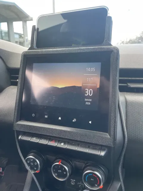 Renault Clio 5 Screen Bezel and Phone Mount — Image 2 of 6
