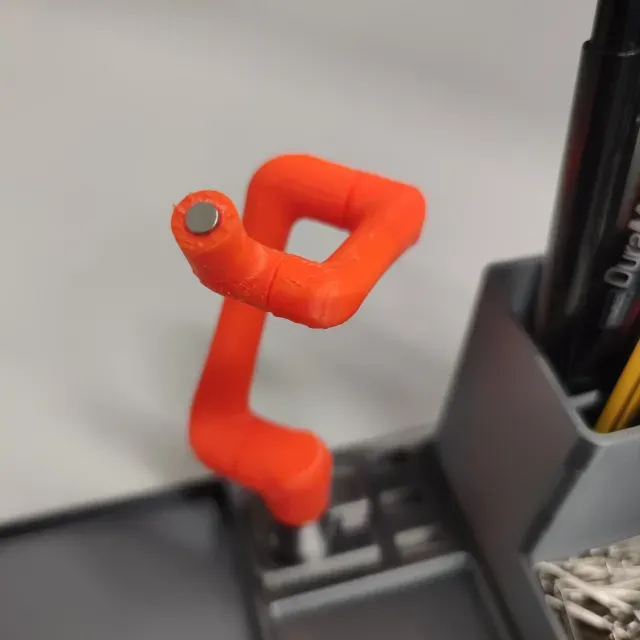 Articulated Robot Desk Organizer — Image 3 of 9