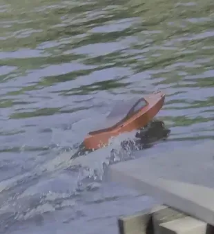 RC Boat Remora — Image 8 of 9