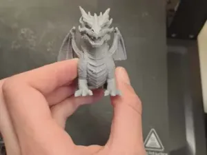 Mini sitting dragon - lots of details