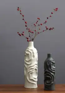 SHARP PETAL VASE