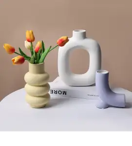 GEOMETRIC VASES
