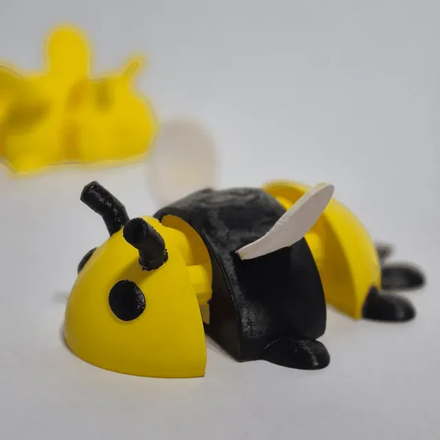 Palm Sized Articulated Bumble Bee! — Фото 3 из 9