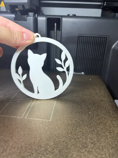 Cat Silhouette Keychain – Elegant Nature Design