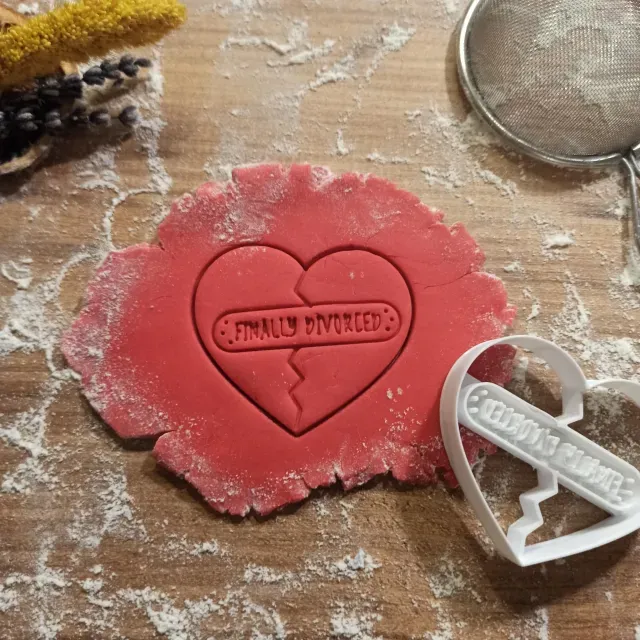 Finally Divorced Cookie & Clay Cutter, Broken Heart — Image 5 of 6