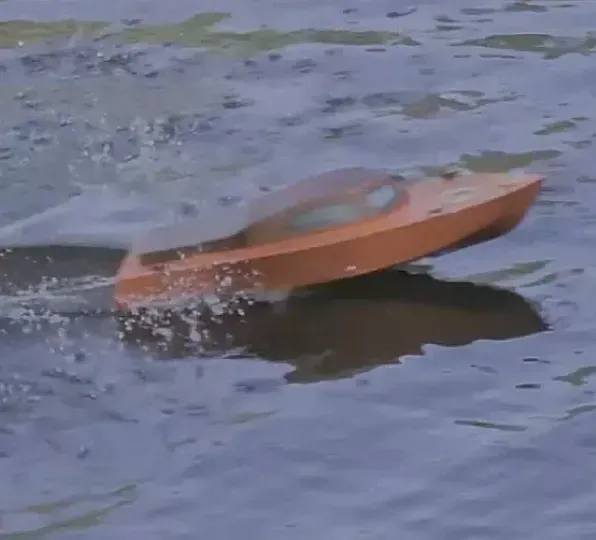 RC Boat Remora — Image 7 of 9