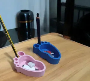 Desk organizer newborn foot