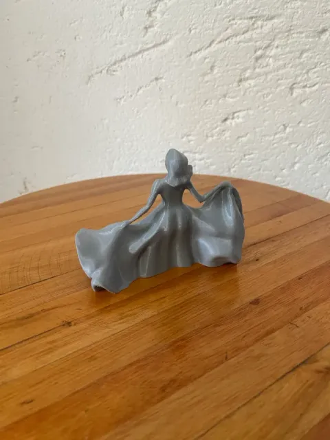Pretty lady — Image 3 of 6