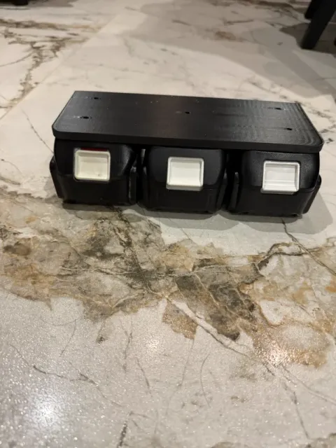 makita holder for 3 batteries