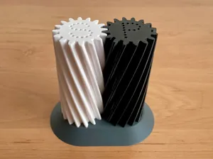Mechanical Salt and Pepper Shaker