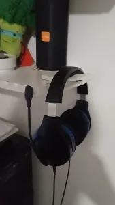 Headset hanger for 15mm wood shelf
