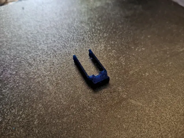 AAA to AA 1.5V Battery Adaptor — Image 6 of 9