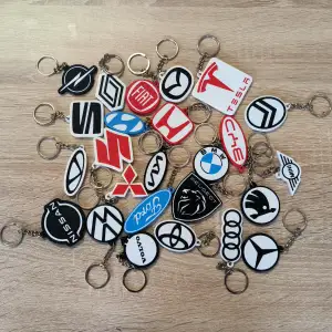 CAR LOGO KEYCHAINS