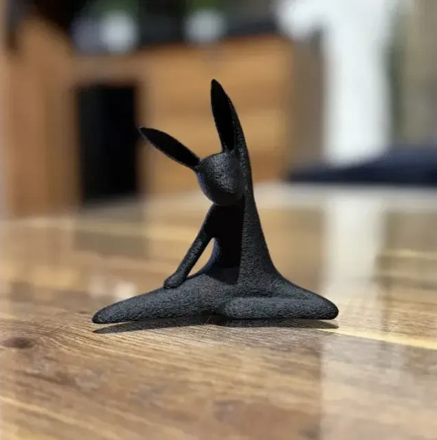SPORTY EASTER BUNNIES / ABSTRACT EASTER DECORATION — Image 2 of 5