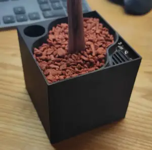 self watering flowerpot