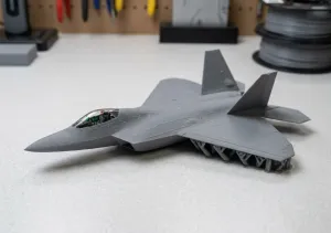 MODELO A ESCALA AVION CAZA FURTIVO