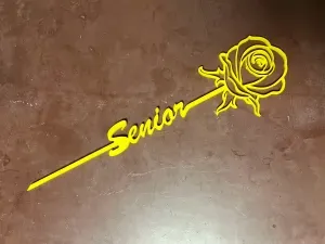 A flower, roses with the inscription senior